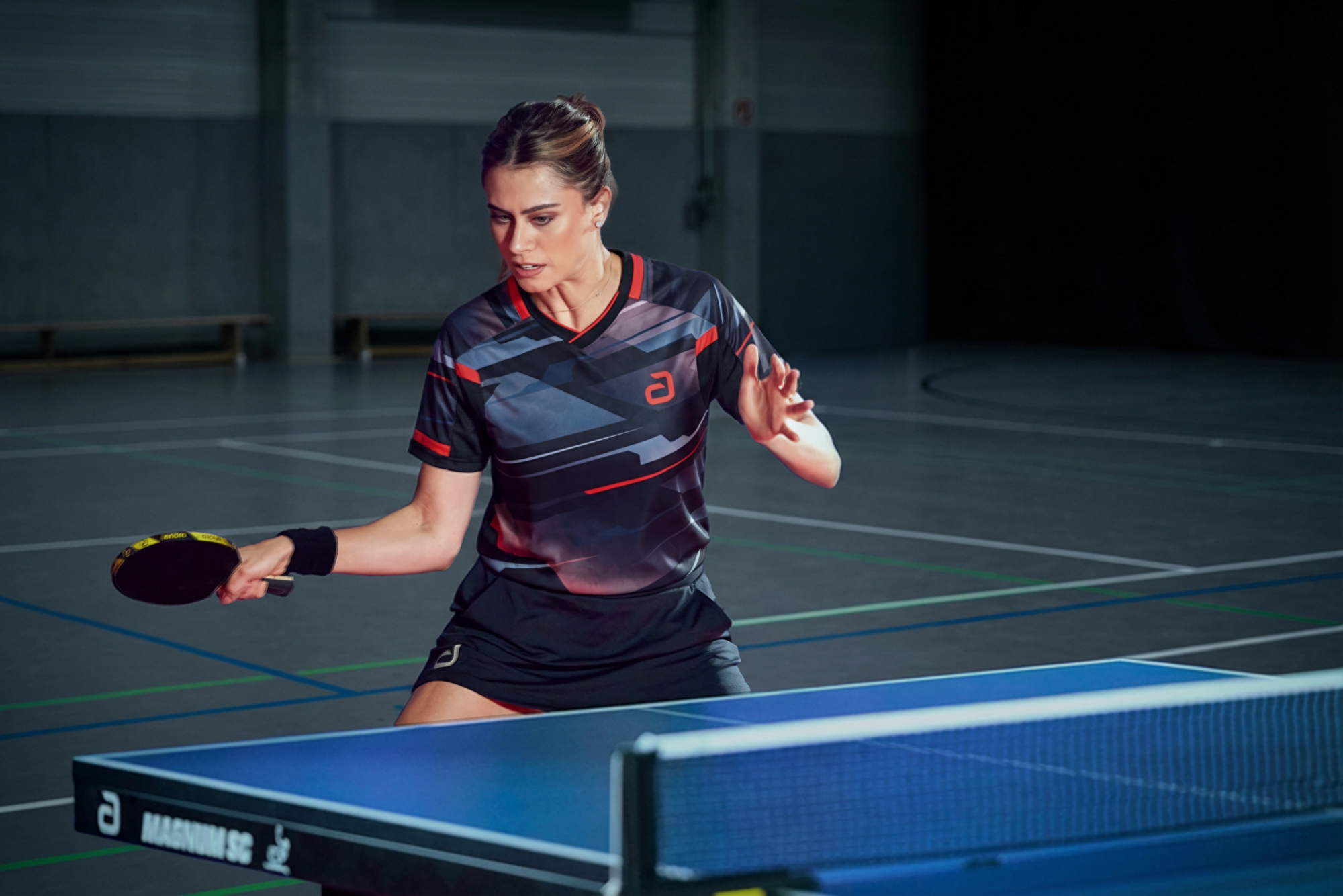 andro-Shirt-Sangai-schwarz-rot-01-Action-300-021-265-72dpi